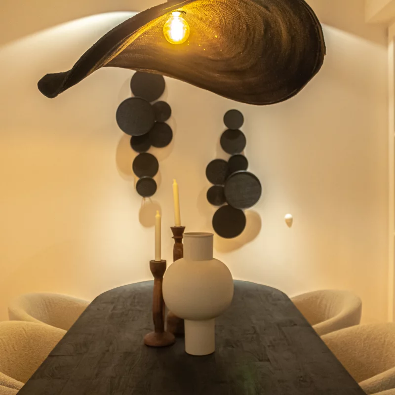 A table with pottery and a hanglamp with bulb