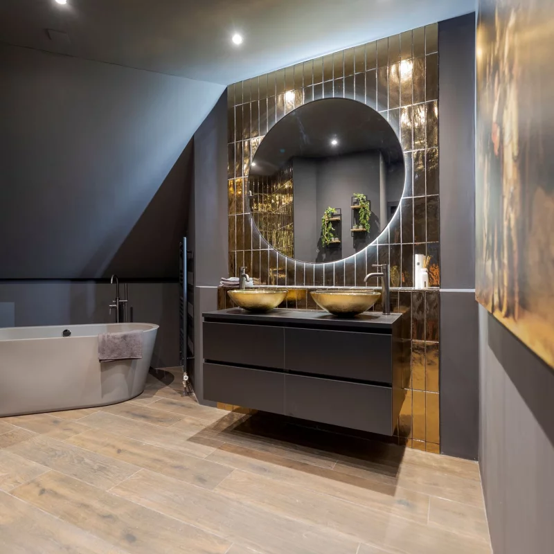 Luxurious bathroom with big mirror 