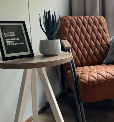  Stuhl und Hocker