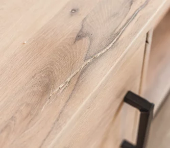 Holzschrank